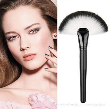 Professional Single Makeup Brush Blush / Powder Sector Makeup Brush Soft Fan Brush Foundation Brushes Make Up Tool
